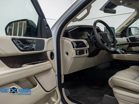 Used 2020 Lincoln Navigator Reserve w/ Equipment Group 208A Reserve image 10
