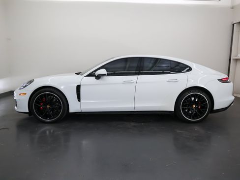 Used 2022 Porsche Panamera image 6