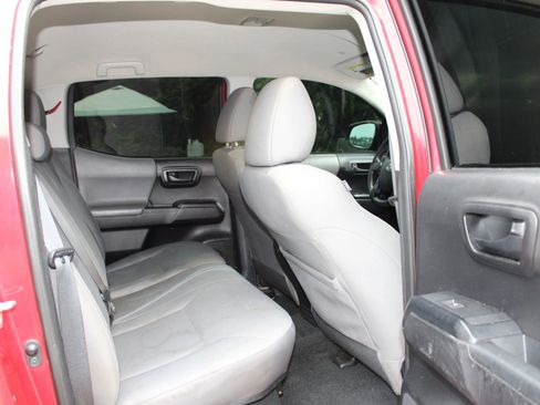 Used 2019 Toyota Tacoma SR image 19