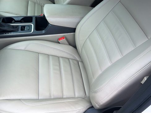 Used 2018 Ford Escape Titanium w/ Ford Safe & Smart Package FWD image 19