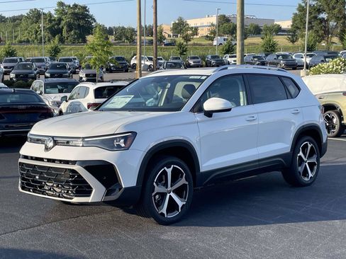 New 2026 Volkswagen Taos SEL AWD/4WD image 3