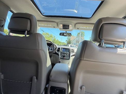 Used 2012 Jeep Grand Cherokee Laredo AWD/4WD image 36