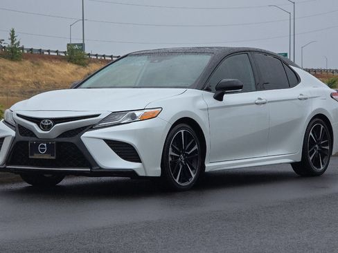 Used 2020 Toyota Camry XSE FWD image 7