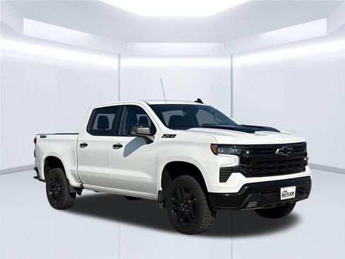 Used 2024 Chevrolet Silverado 1500 LT Trail Boss w/ Dark Appearance Package AWD/4WD image 11