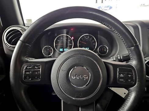 Used 2017 Jeep Wrangler Unlimited Rubicon w/ Connectivity Group image 19