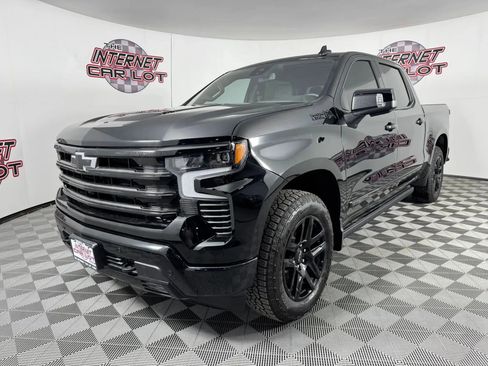 Used 2024 Chevrolet Silverado 1500 High Country w/ Midnight Edition AWD/4WD image 3