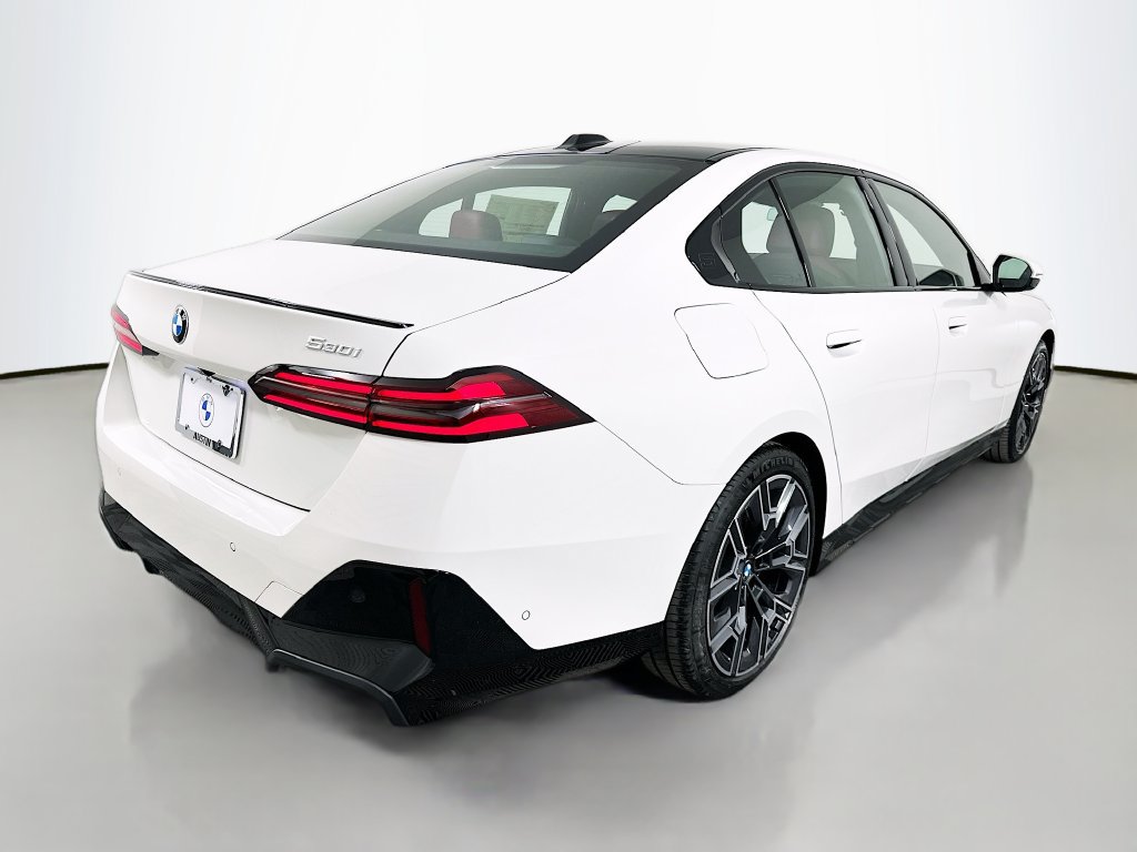 Used 2027 BMW 530i w/ M Sport Package RWD image 5