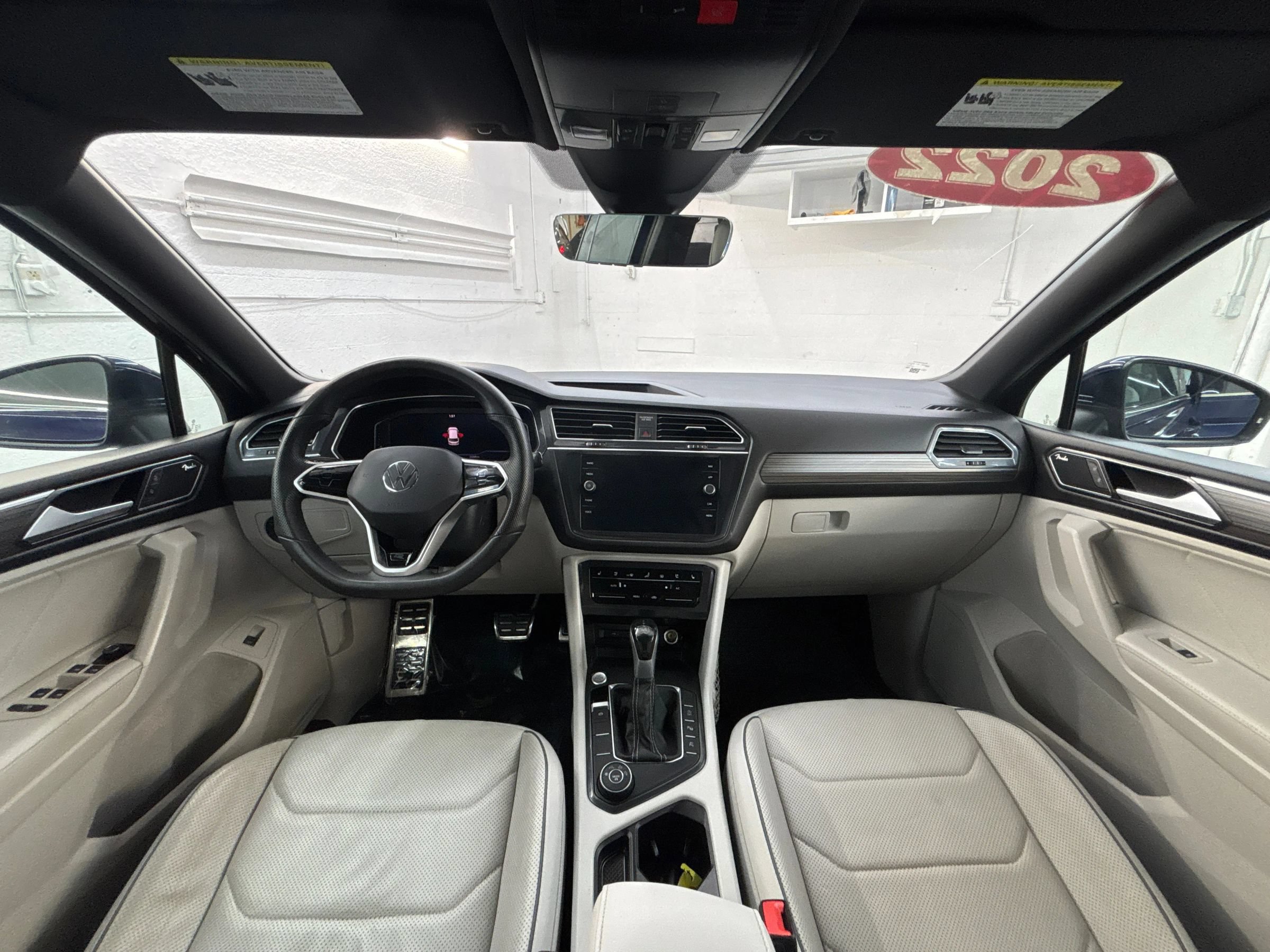 Used 2022 Volkswagen Tiguan SEL R-Line AWD/4WD image 17