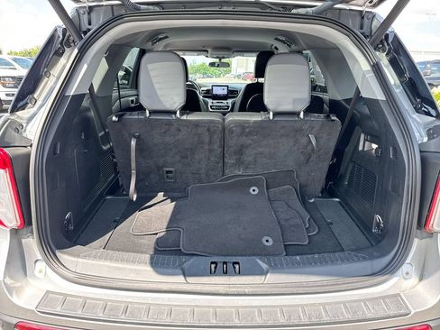 Used 2023 Ford Explorer XLT w/ Equipment Group 202A AWD/4WD image 24