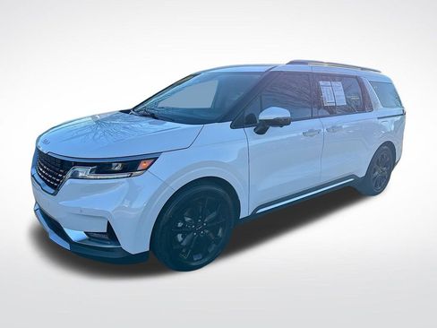 Used 2023 Kia Carnival SX image 3