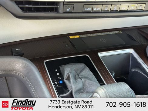 Used 2024 Toyota Sienna XLE FWD image 27