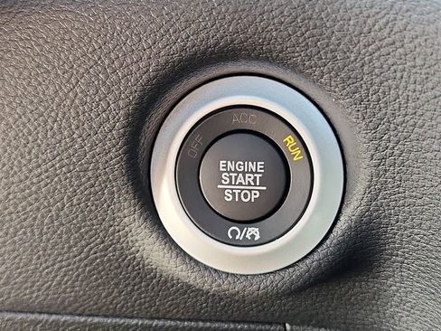 New 2026 Chrysler Pacifica Select FWD image 28