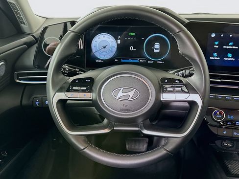 Used 2025 Hyundai Elantra Limited FWD image 18