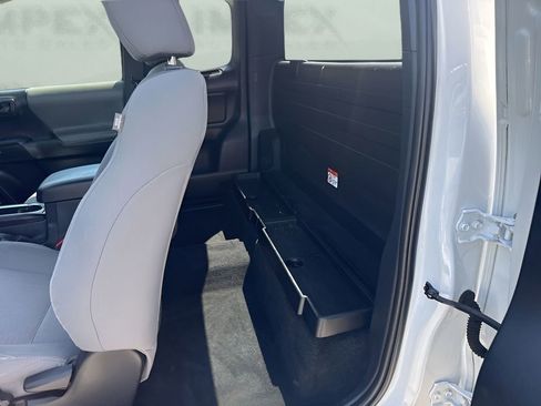 Used 2019 Toyota Tacoma SR AWD/4WD image 10
