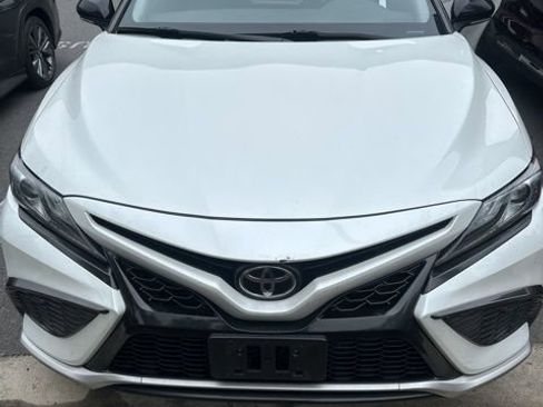 Used 2022 Toyota Camry XSE FWD image 3