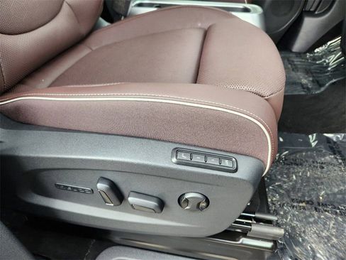 New 2025 Volkswagen ID. Buzz Pro S RWD image 16
