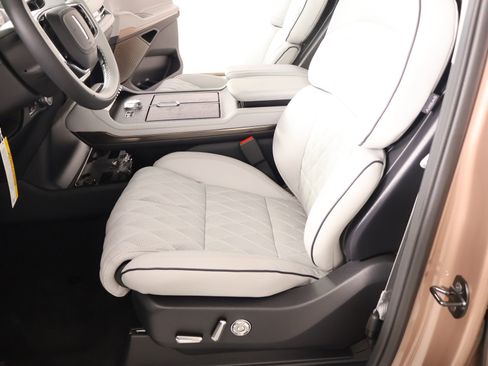 New 2026 Lincoln Navigator Black Label AWD/4WD image 12