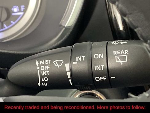 Used 2023 Toyota Highlander XLE AWD/4WD image 19
