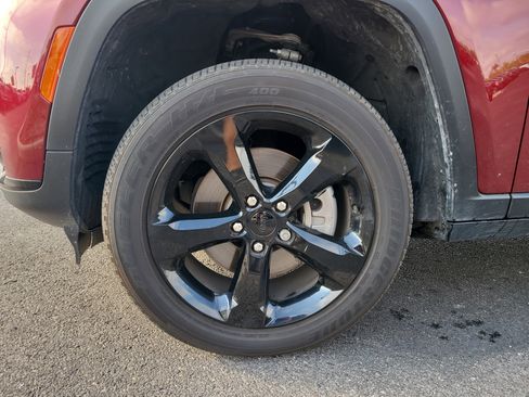 Used 2025 Jeep Grand Cherokee L Altitude image 9