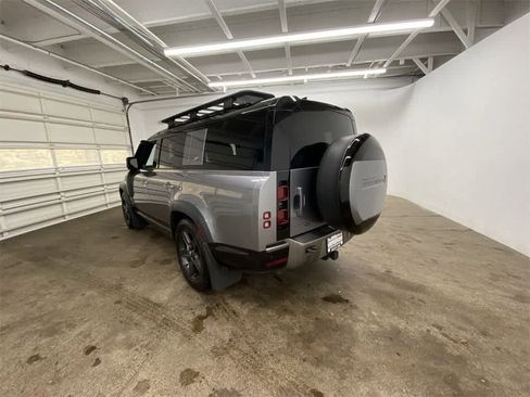 Used 2023 Land Rover Defender 130 X-Dynamic SE image 4