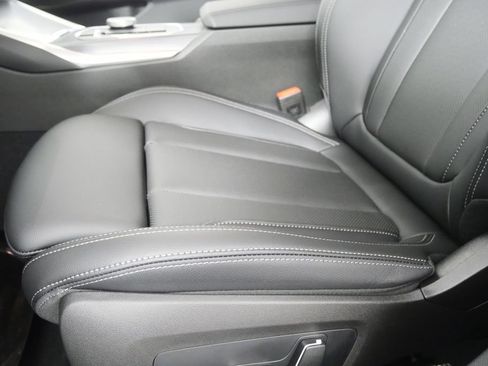 Used 2026 BMW 330i Sedan w/ M Sport Package RWD image 9