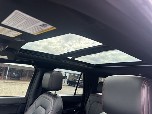 Used 2022 Ford Expedition Max Limited image 8