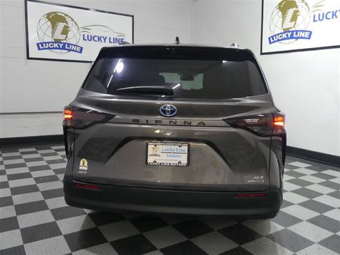 Used 2023 Toyota Sienna XLE w/ XLE Plus Package image 8