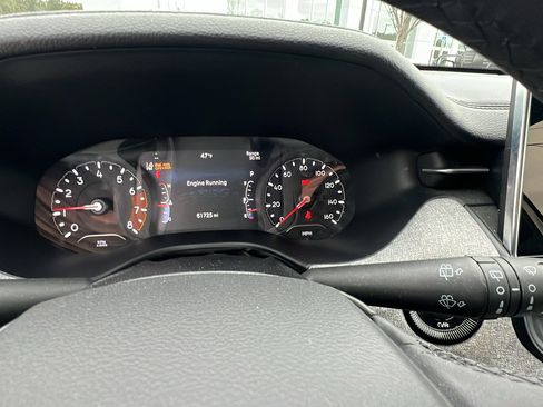 Used 2024 Jeep Compass Latitude image 28