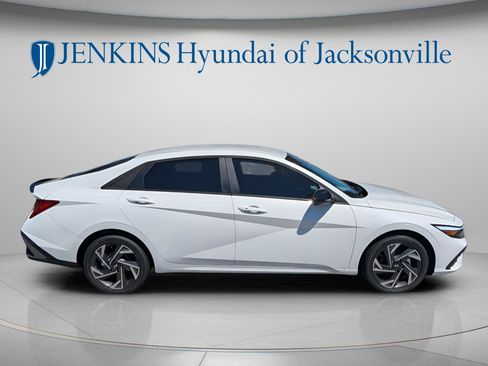 New 2025 Hyundai Elantra SEL FWD image 2