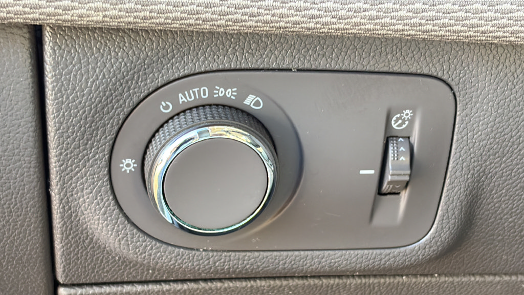 Used 2018 Chevrolet Cruze LT FWD image 15