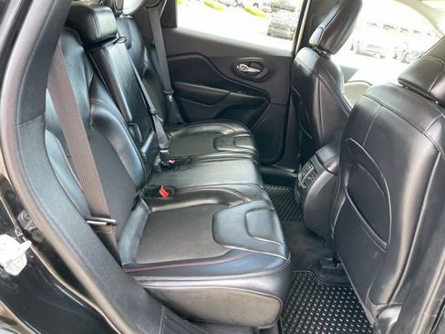 Used 2020 Jeep Cherokee Trailhawk w/ Comfort/Convenience Group AWD/4WD image 17