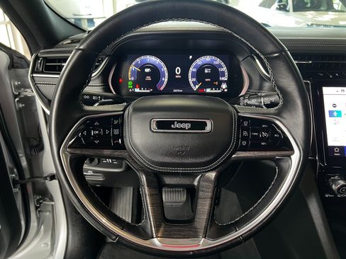 Used 2022 Jeep Grand Cherokee Overland AWD/4WD image 14