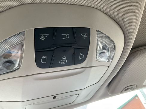 Used 2019 Chrysler Pacifica Touring Plus w/ Advanced Safetytec Group FWD image 13