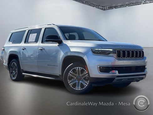 Used 2023 Jeep Wagoneer L Series II image 2