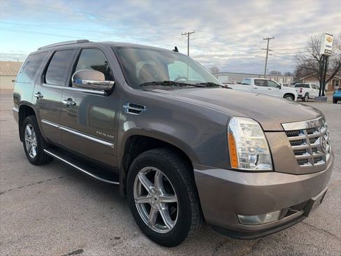 Used 2012 Cadillac Escalade Luxury image 5