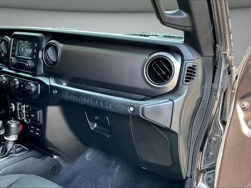 Used 2019 Jeep Wrangler Unlimited Sport S AWD/4WD image 26