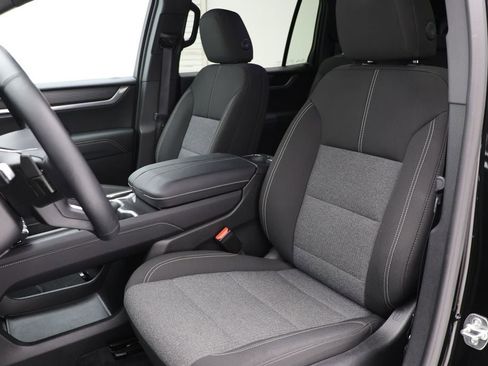 Used 2025 GMC Acadia Elevation image 16