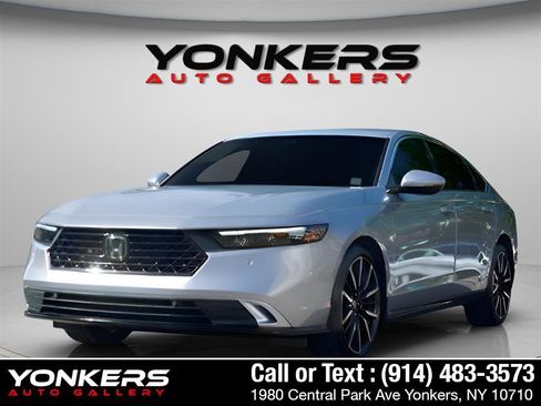 Used 2023 Honda Accord Touring image 1