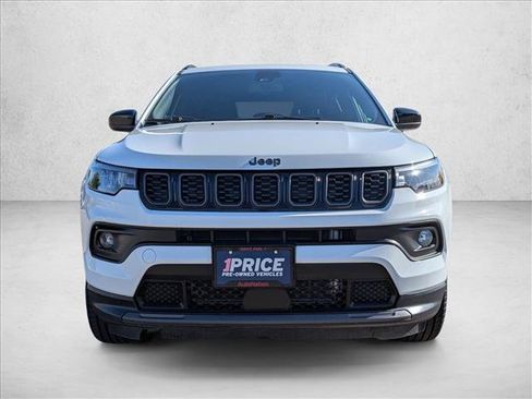 Used 2025 Jeep Compass Latitude w/ Altitude Special Edition AWD/4WD image 2