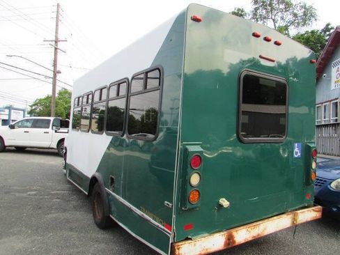 Used 2013 Ford E-450 and Econoline 450 Super Duty w/ Shuttle Bus Prep Pkg RWD image 4