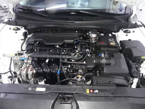 Used 2025 Hyundai Elantra Limited FWD image 12