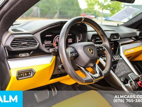 Used 2020 Lamborghini Urus AWD/4WD image 32