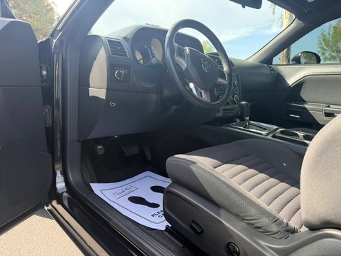 Used 2011 Dodge Challenger RWD image 10