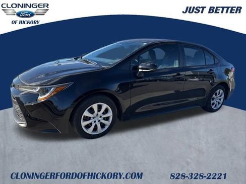 Used 2023 Toyota Corolla LE image 1