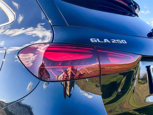 New 2025 Mercedes-Benz GLA 250 4MATIC image 8