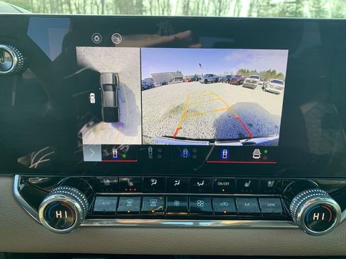 Used 2024 GMC Canyon Denali image 24