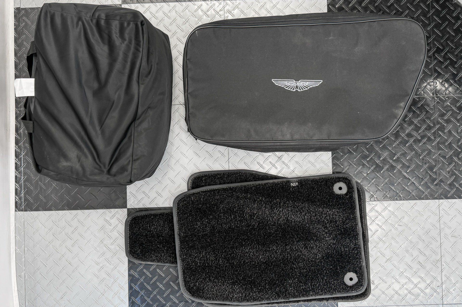 Used 2025 Aston Martin DB12 Convertible RWD image 33