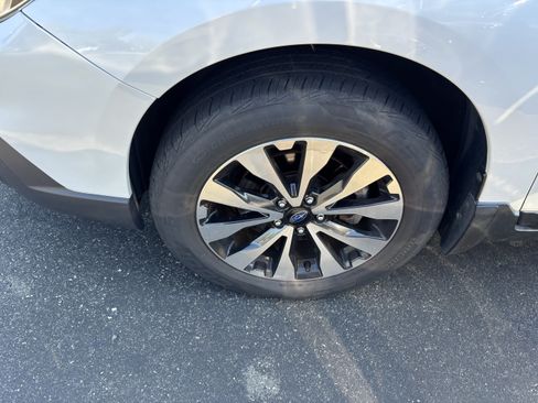 Used 2016 Subaru Outback 2.5i Limited AWD/4WD image 13