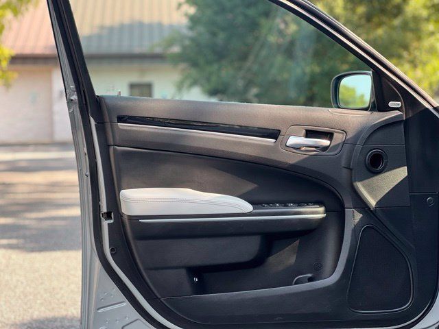 Used 2021 Chrysler 300 S w/ S Model Appearance Package RWD image 10