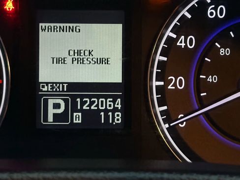 Used 2011 INFINITI G37 x Sedan w/ Premium Pkg image 17